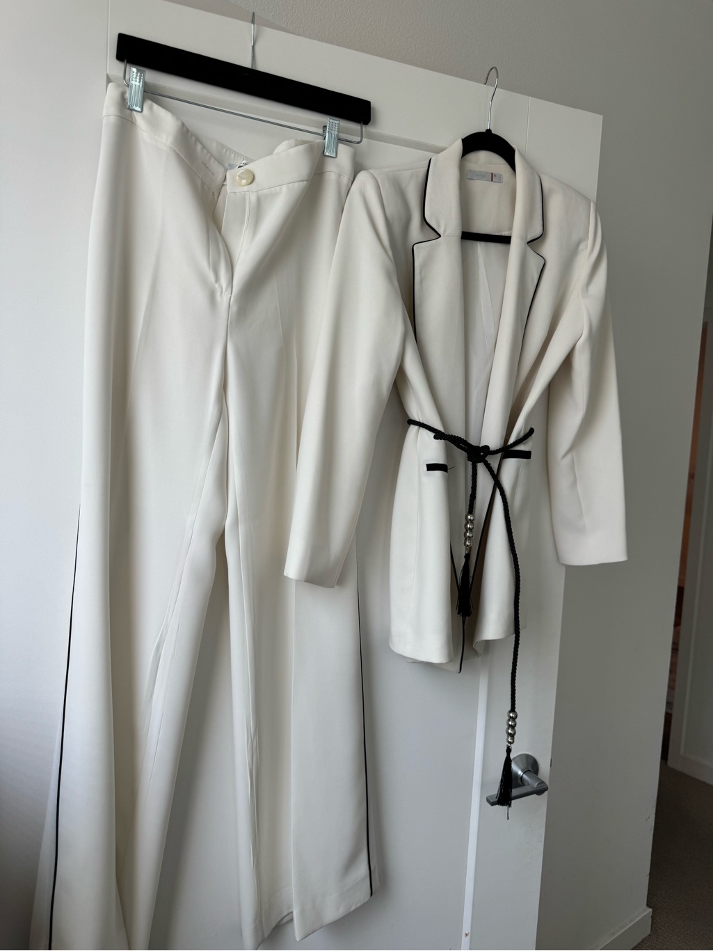 Women's Cream Blazer And High-Waist Wide-Leg Pants Set With Black Trim